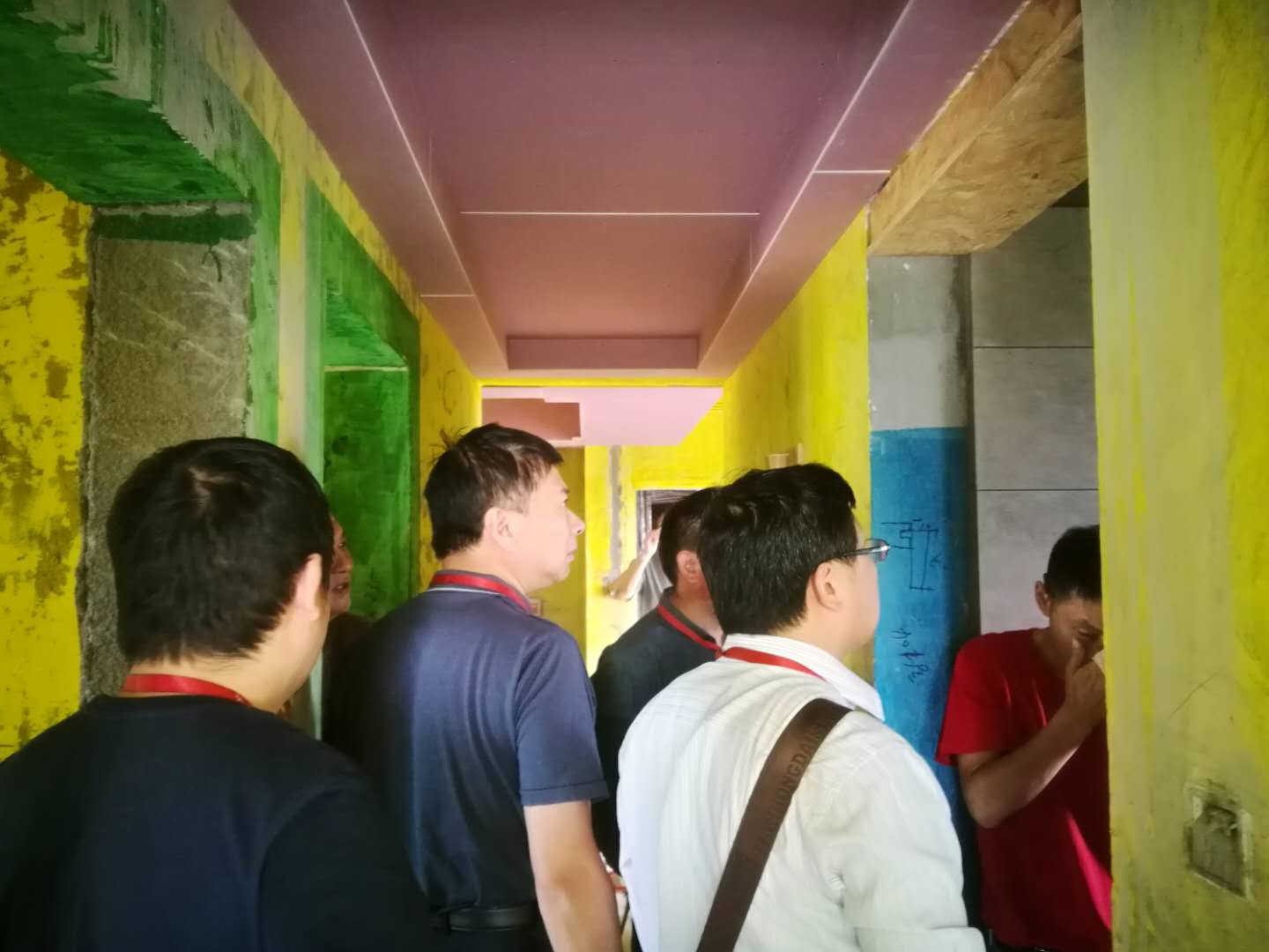 工程大PK正式啟動，紅牛裝飾領導帶領工程部突擊檢查工地