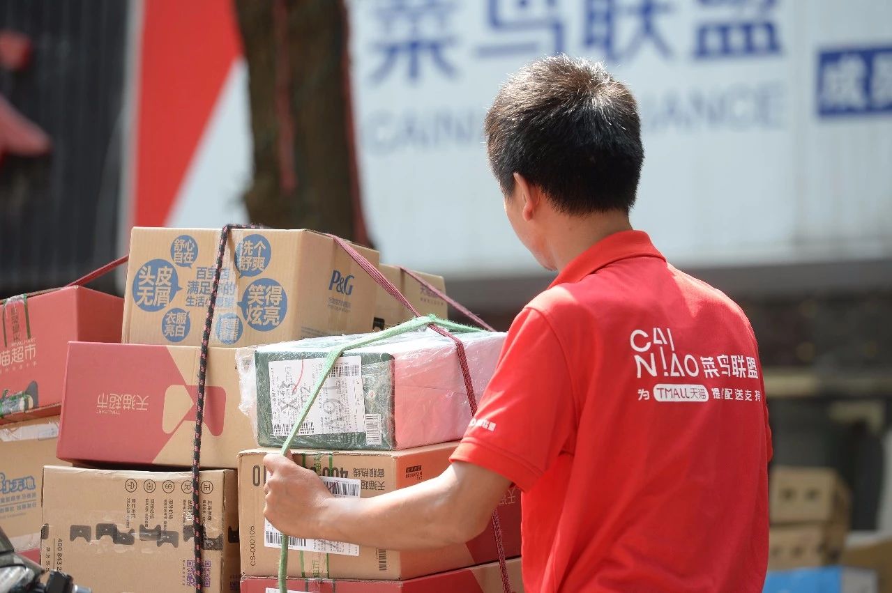 熱熱熱！南京體感溫度高達43℃，這群人卻不懼高溫在做這件事