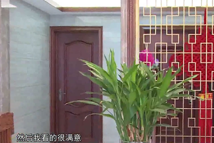 南京景楓法蘭谷業(yè)主談裝修感受：首先要感謝紅牛公司汪總他們，然后要感謝這個設(shè)計師啊，項目經(jīng)理啊，和參加我這個裝潢我這個房子的工作人員，我很感謝他們，謝謝他們，裝的很漂亮。