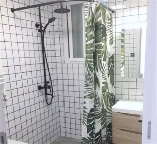 衛(wèi)生間干濕分離用浴簾好嗎？花1分鐘了解一下