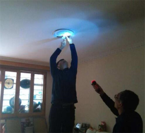 吸頂燈是怎樣安裝的？簡(jiǎn)單五步實(shí)現(xiàn)完美安裝