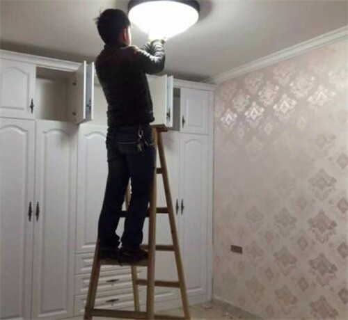 吸頂燈是怎樣安裝的？簡(jiǎn)單五步實(shí)現(xiàn)完美安裝