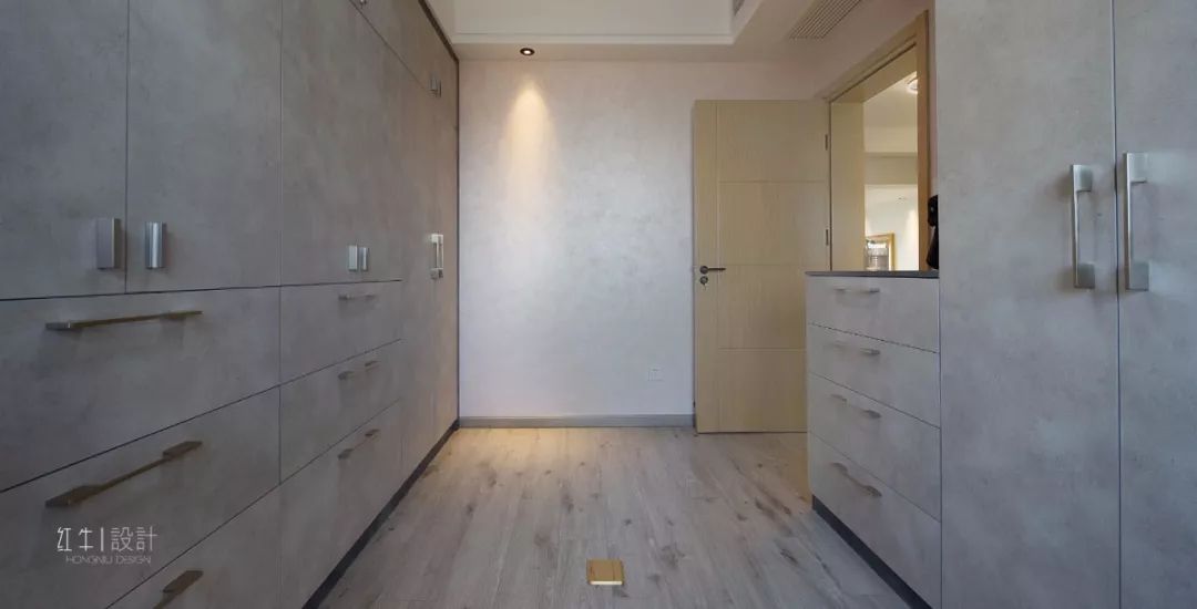 南京明月港灣105平米北歐風(fēng)格裝修  擁有獨立衣帽間與書房11衣帽間