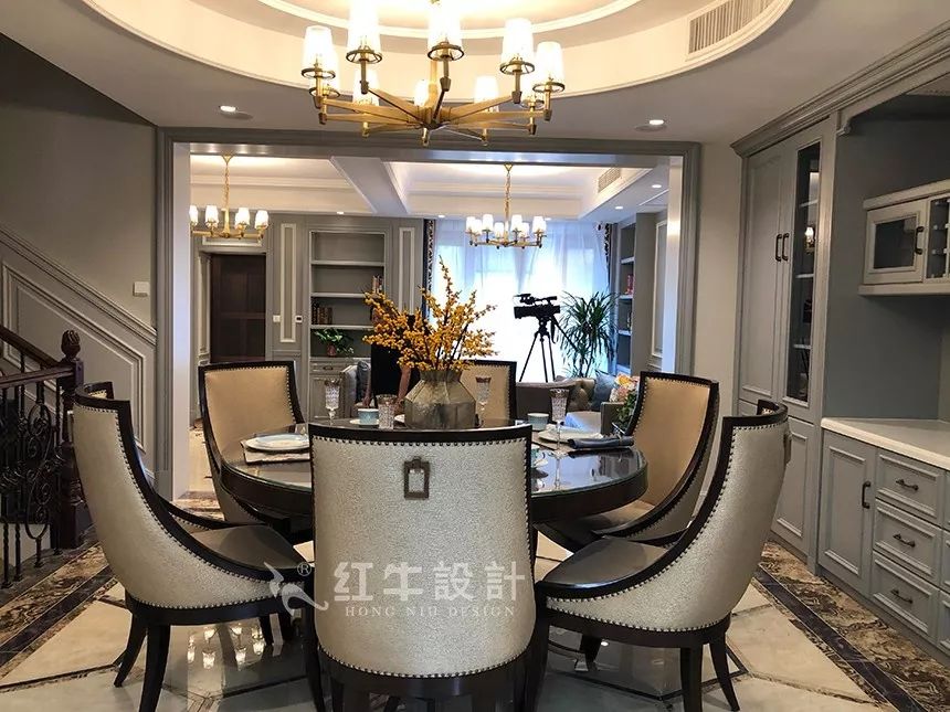 南京東墅山莊360㎡現(xiàn)代美式輕奢--設(shè)計(jì)師帶你欣賞完工別墅08餐廳效果