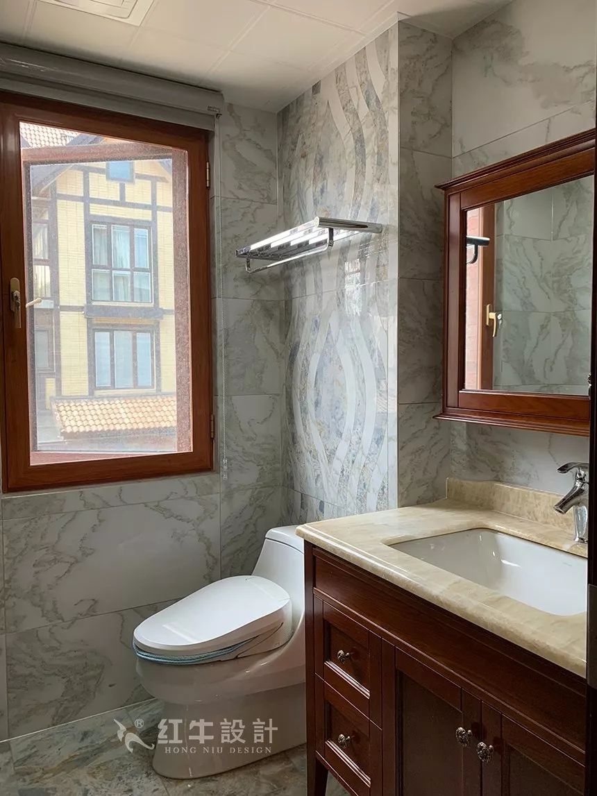 南京東墅山莊360㎡現(xiàn)代美式輕奢--設(shè)計(jì)師帶你欣賞完工別墅13浴室效果