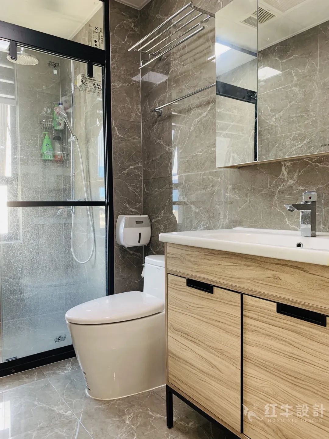 孟憲濤_保利國際社區(qū)115㎡現(xiàn)代北歐--簡潔明亮之家，一人獨居太愜意！18實景效果_衛(wèi)生間鏡柜