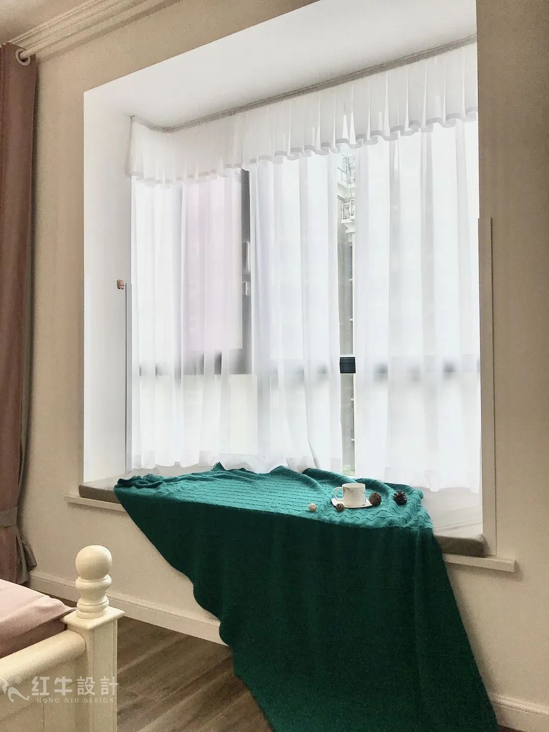 最美畢業(yè)照 ⑥--簡美不一定是深色系，也可以這樣清爽哦！09飄窗