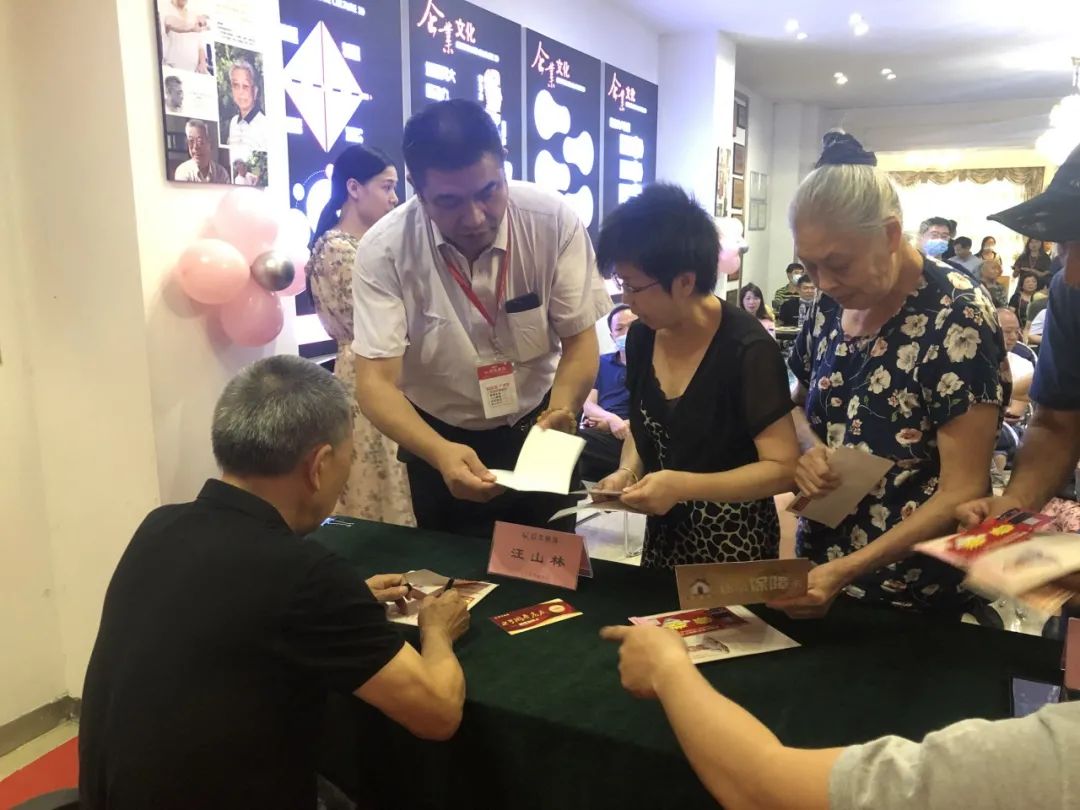 23周年 | 紅牛裝飾店慶“總裁簽售會(huì)”圓滿結(jié)束