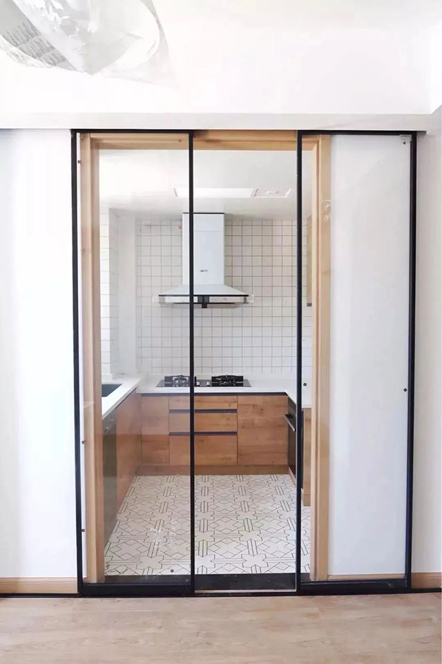 想裝玻璃推門，哪種更適合？