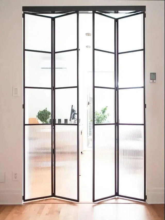 想裝玻璃推門，哪種更適合？