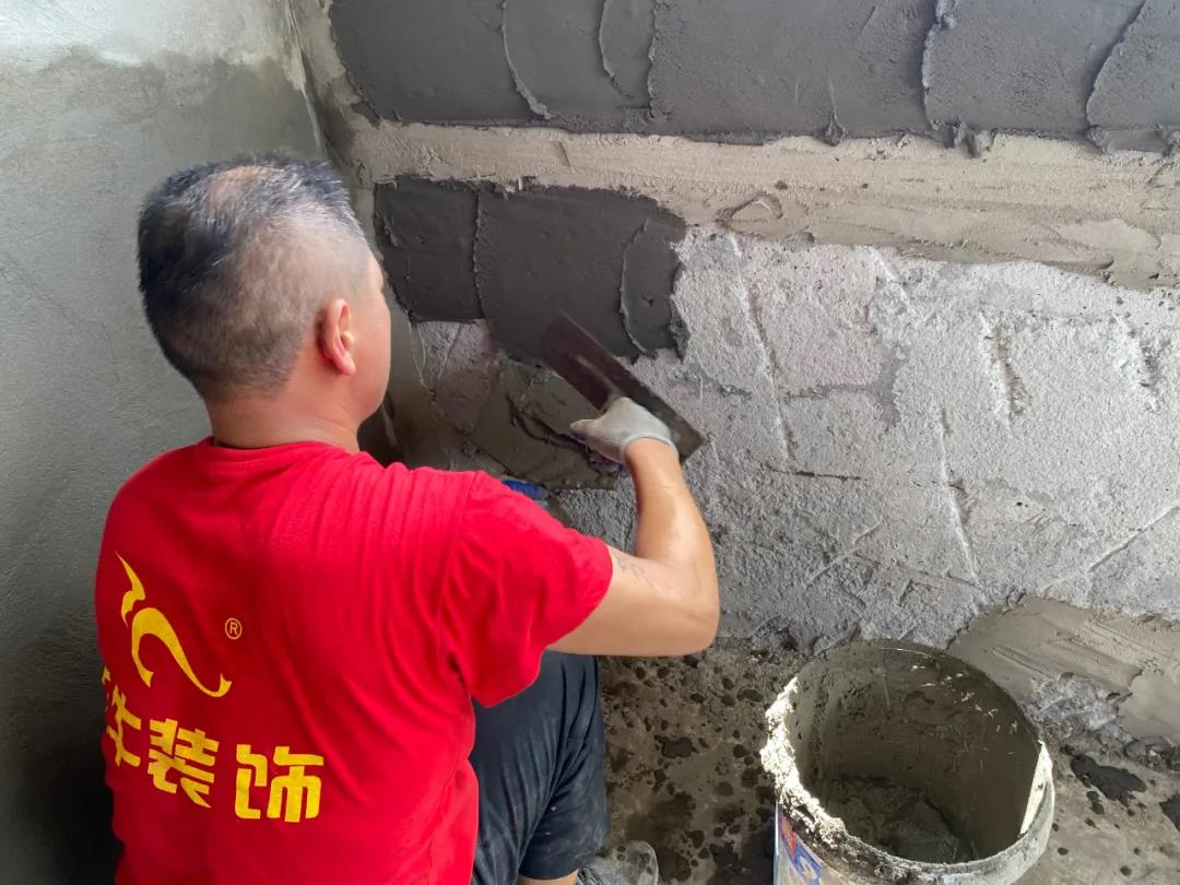 秉承匠心，品質(zhì)監(jiān)督！突擊紅牛水電、瓦工施工現(xiàn)場(chǎng)！