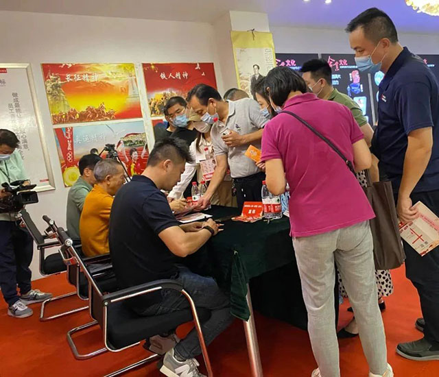 直擊火爆現(xiàn)場(chǎng)！紅牛裝飾24周年慶火熱進(jìn)行中~