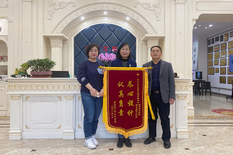 再收錦旗｜一面錦旗+一封超長感謝信，這背后究竟是怎樣的……