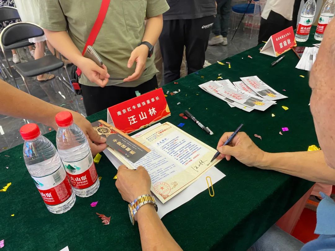 神秘大禮令人震驚！直擊紅牛裝飾25周年慶活動(dòng)現(xiàn)場，氣氛太火爆！