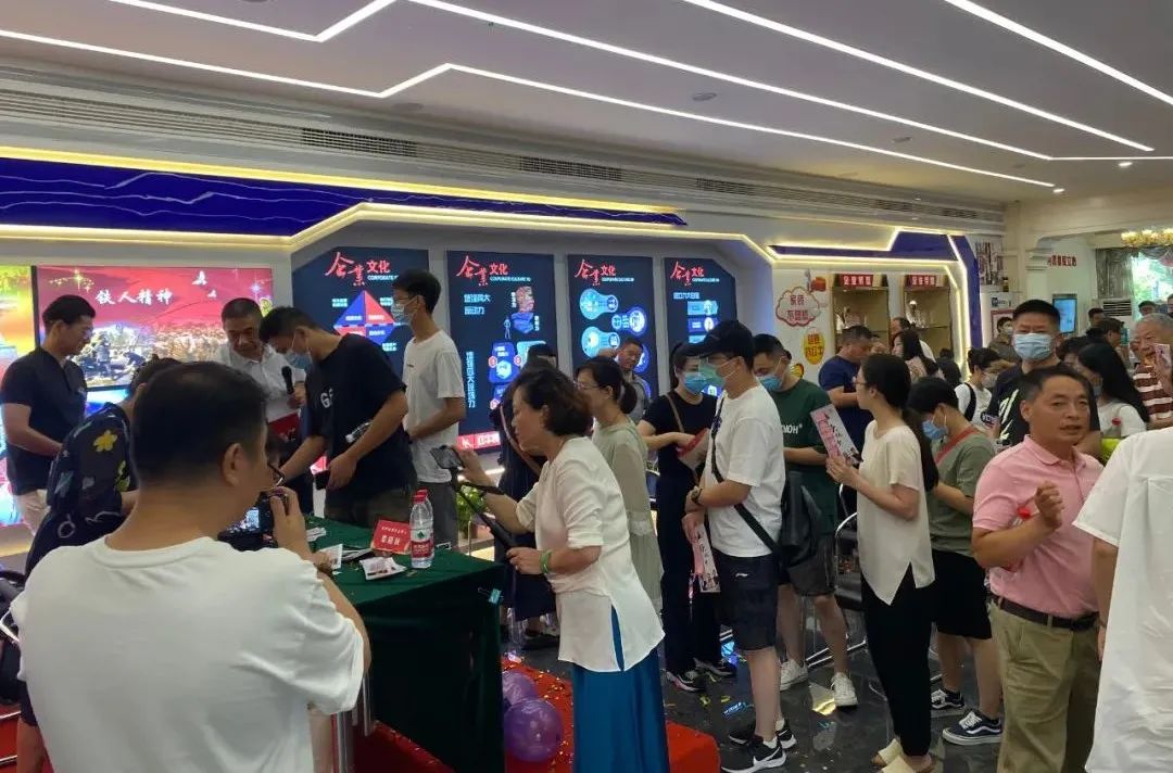 神秘大禮令人震驚！直擊紅牛裝飾25周年慶活動(dòng)現(xiàn)場，氣氛太火爆！