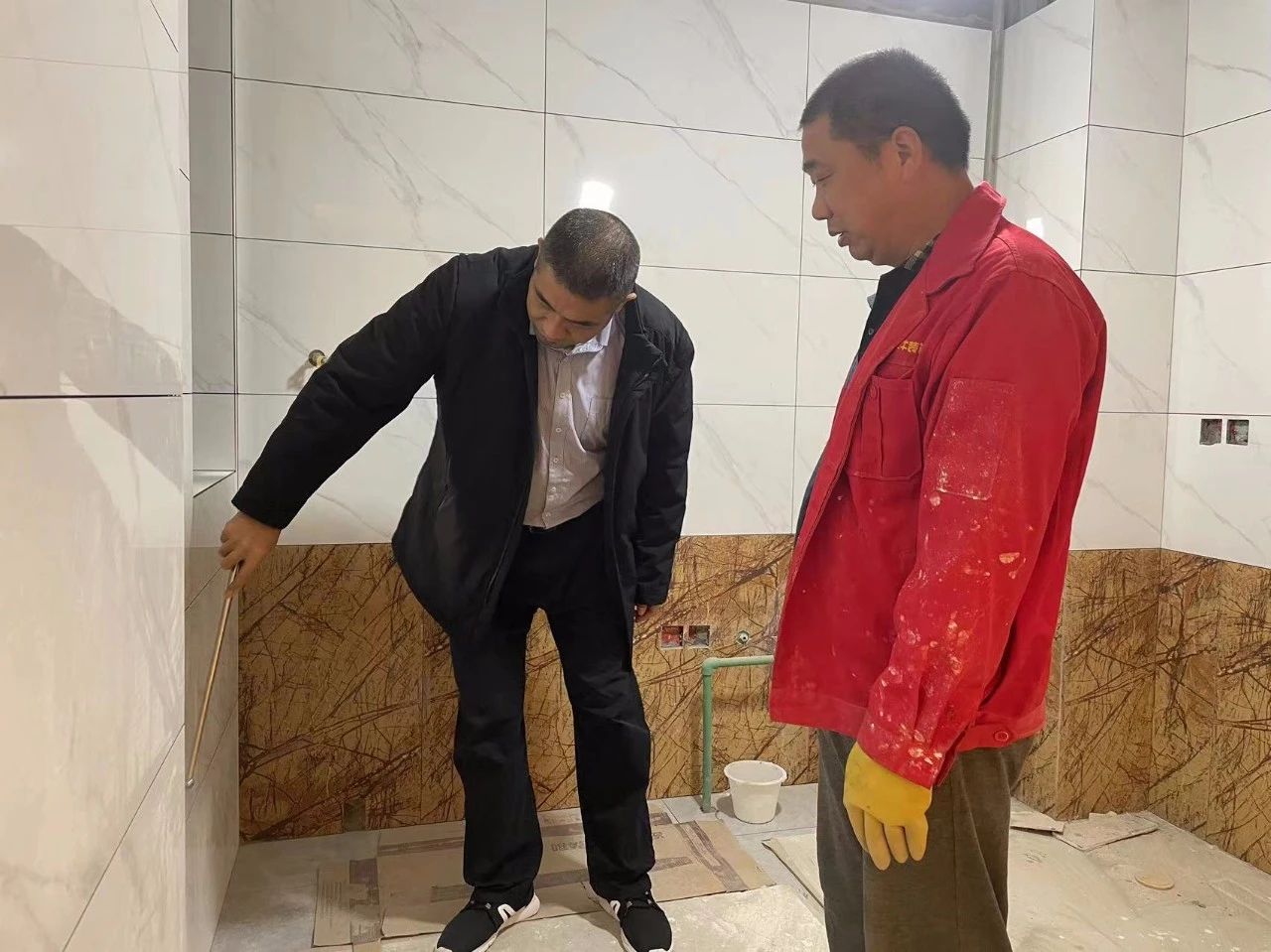 工地巡檢｜突擊地暖驗收現(xiàn)場，這個冬天，讓您家更溫暖、更安全！