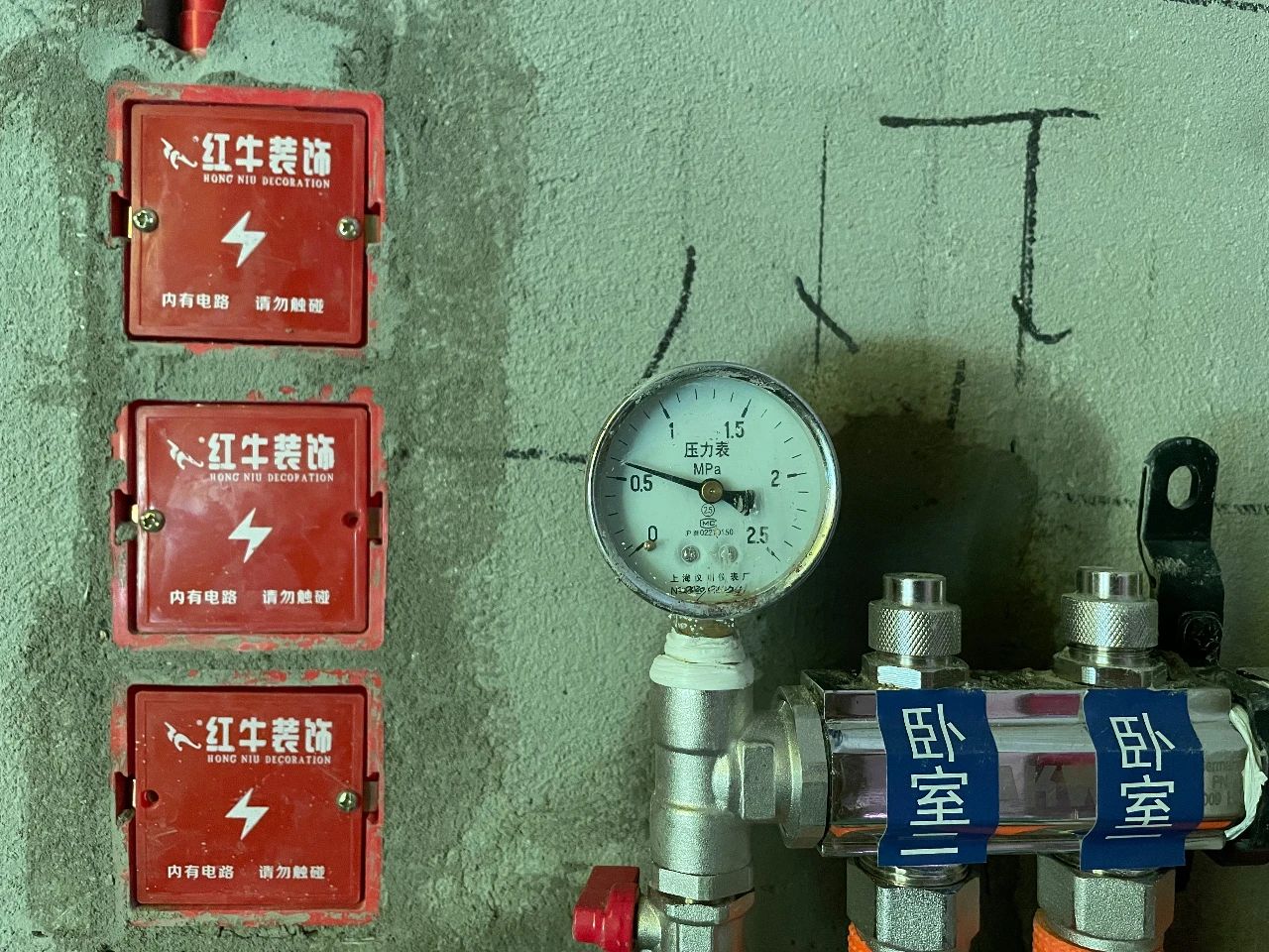 工地巡檢｜突擊地暖驗收現(xiàn)場，這個冬天，讓您家更溫暖、更安全！