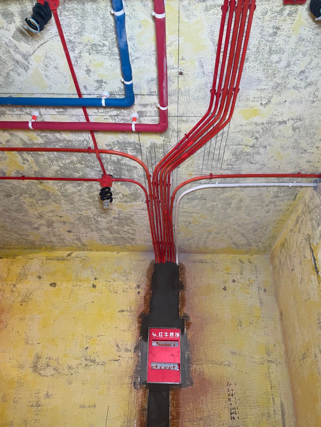 南京紅牛裝飾公司工地巡檢：這水電施工現場，您給打幾分？