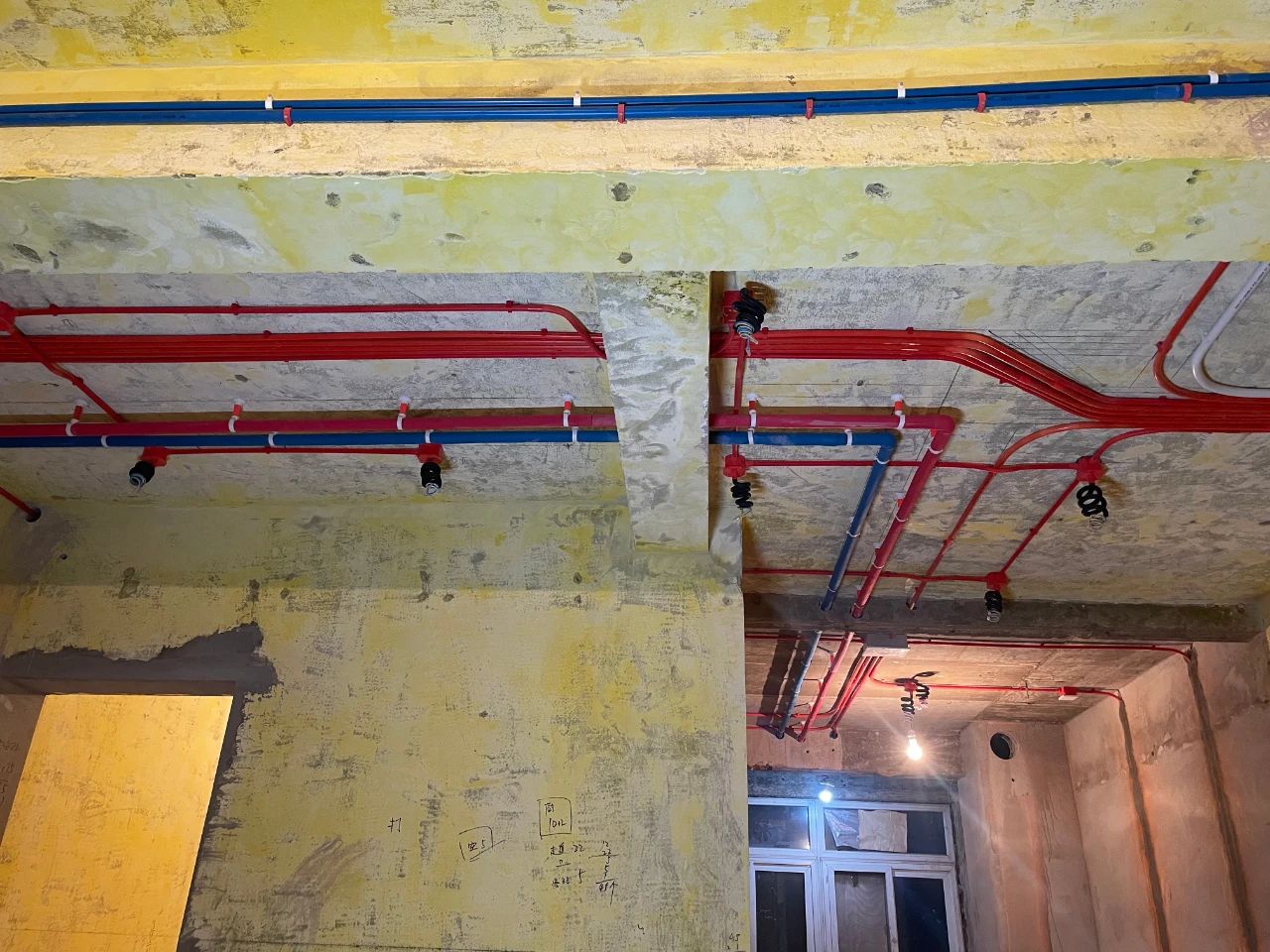 南京紅牛裝飾公司工地巡檢：這水電施工現場，您給打幾分？