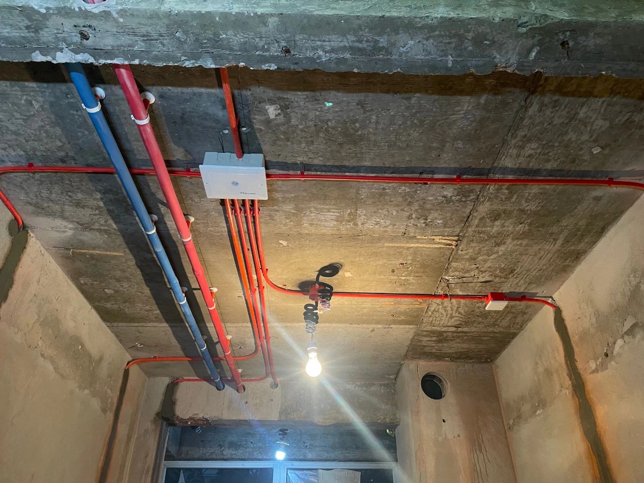 南京紅牛裝飾公司工地巡檢：這水電施工現場，您給打幾分？
