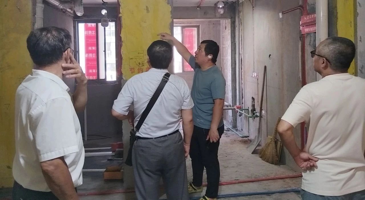 南京紅牛裝飾工地巡檢：風(fēng)雨兼程抓品質(zhì)，履行承諾不停歇！