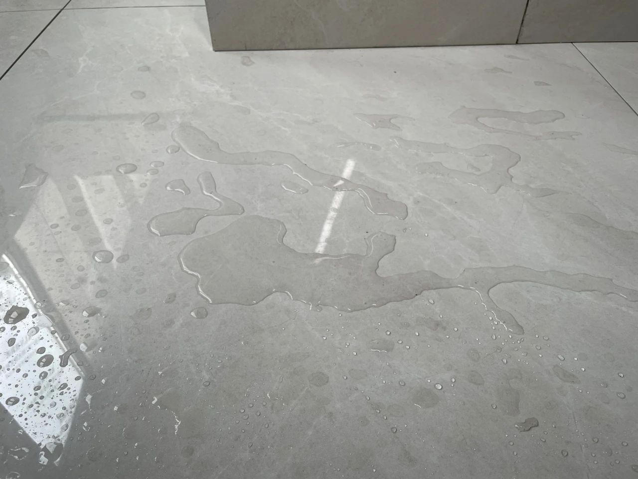 南京紅牛裝飾工地巡檢：風(fēng)雨兼程抓品質(zhì)，履行承諾不停歇！