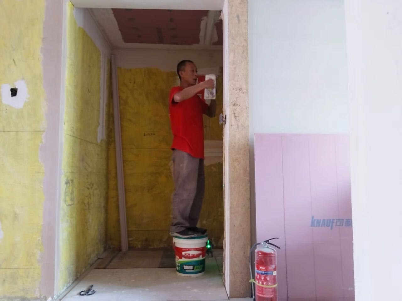 南京紅牛裝飾：工地突擊巡檢，狠抓質(zhì)量，嚴(yán)控細(xì)節(jié)，品質(zhì)交付！