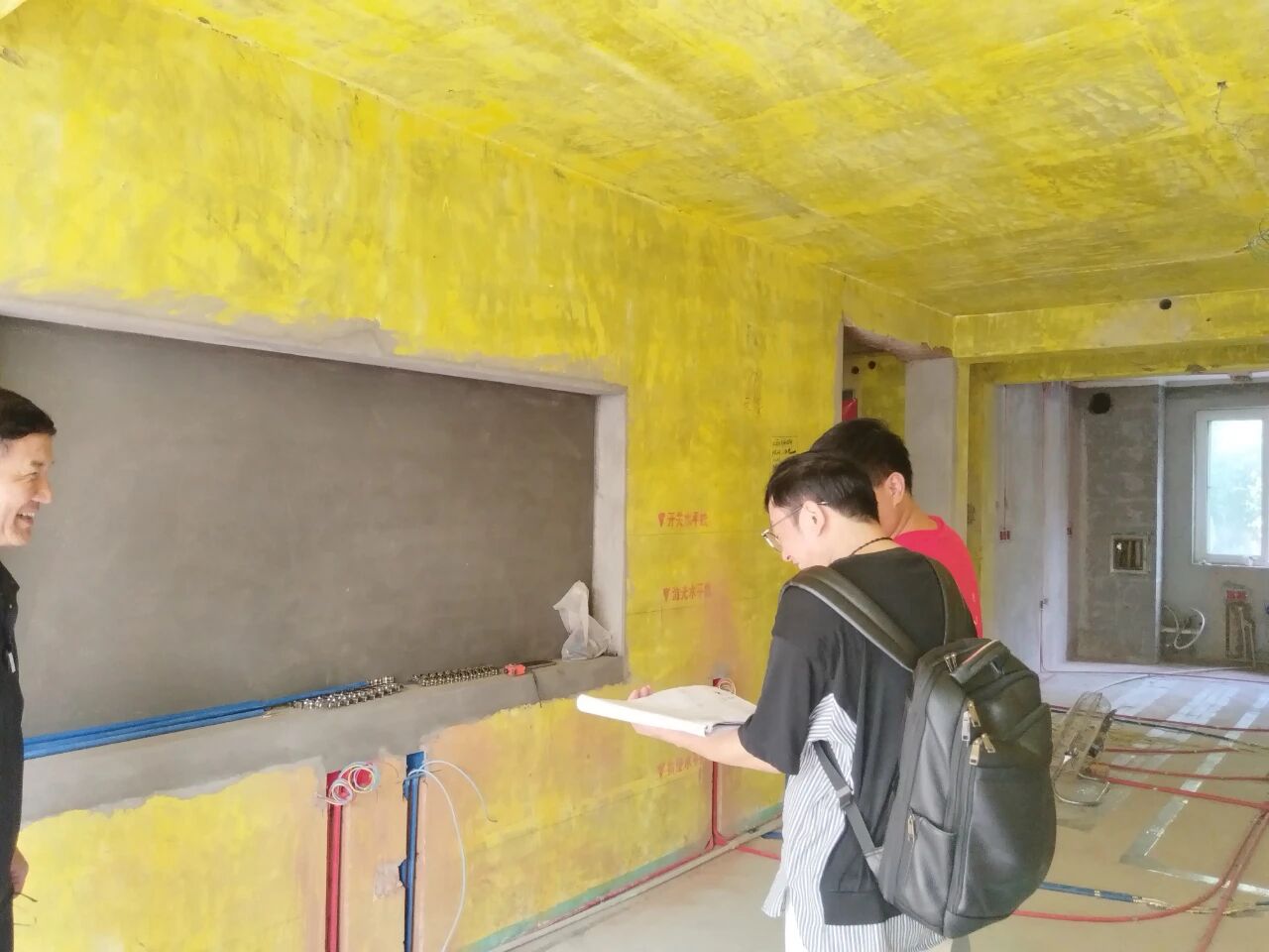 設(shè)計(jì)師工地巡檢，用腳步丈量細(xì)節(jié)，護(hù)航效果完美落地！