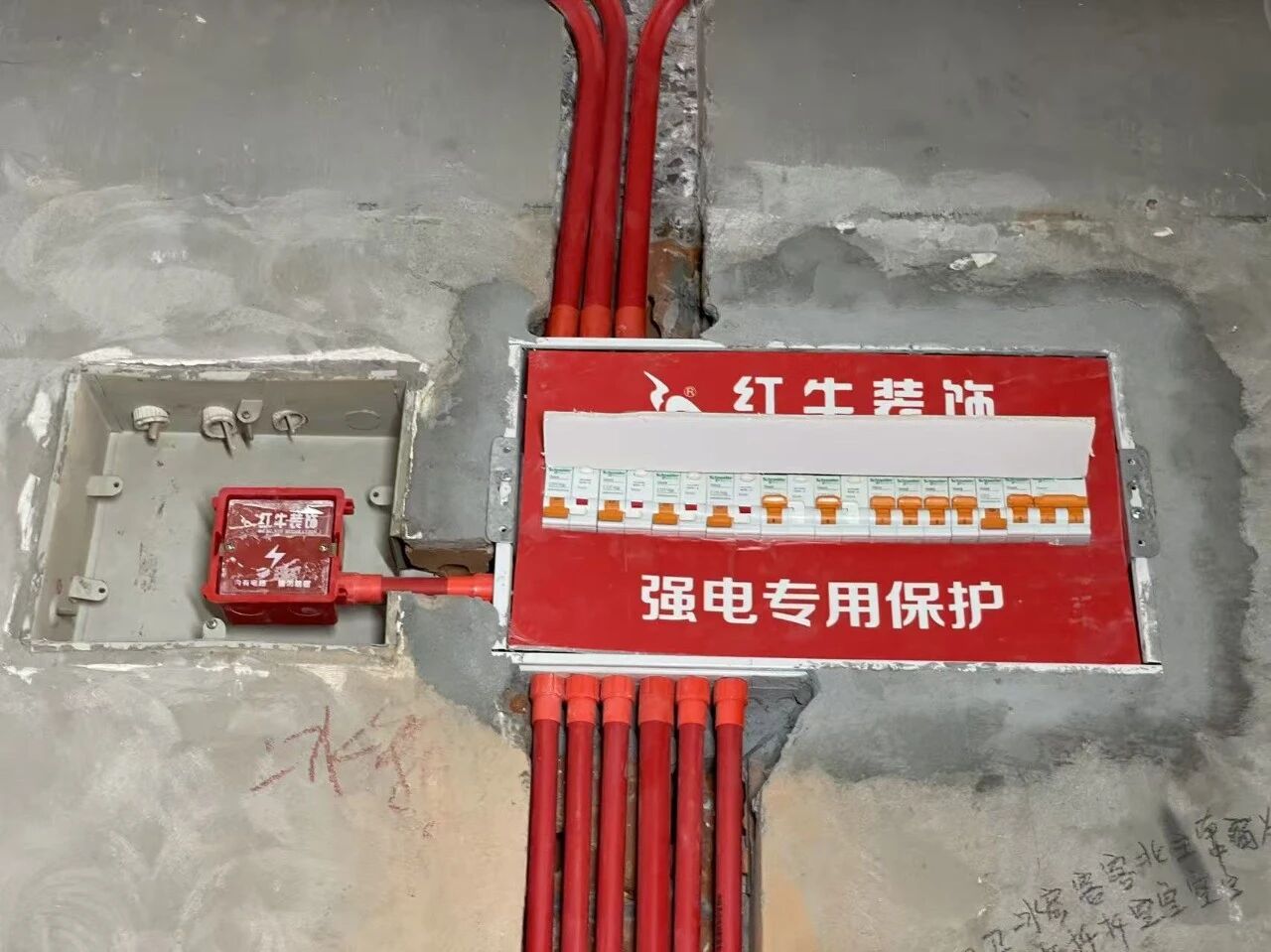 金九銀十裝修季｜南京紅牛裝飾工程總監(jiān)：工地巡檢無小事，嚴苛落實工藝標準！