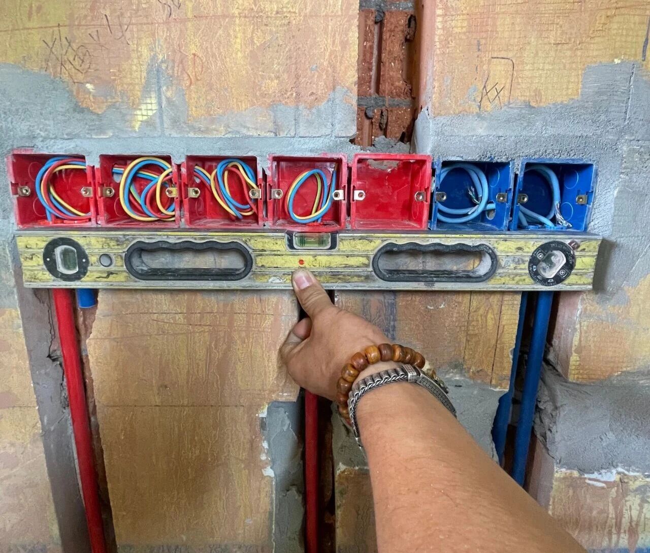 金九銀十裝修季｜南京紅牛裝飾工程總監(jiān)：工地巡檢無小事，嚴苛落實工藝標準！