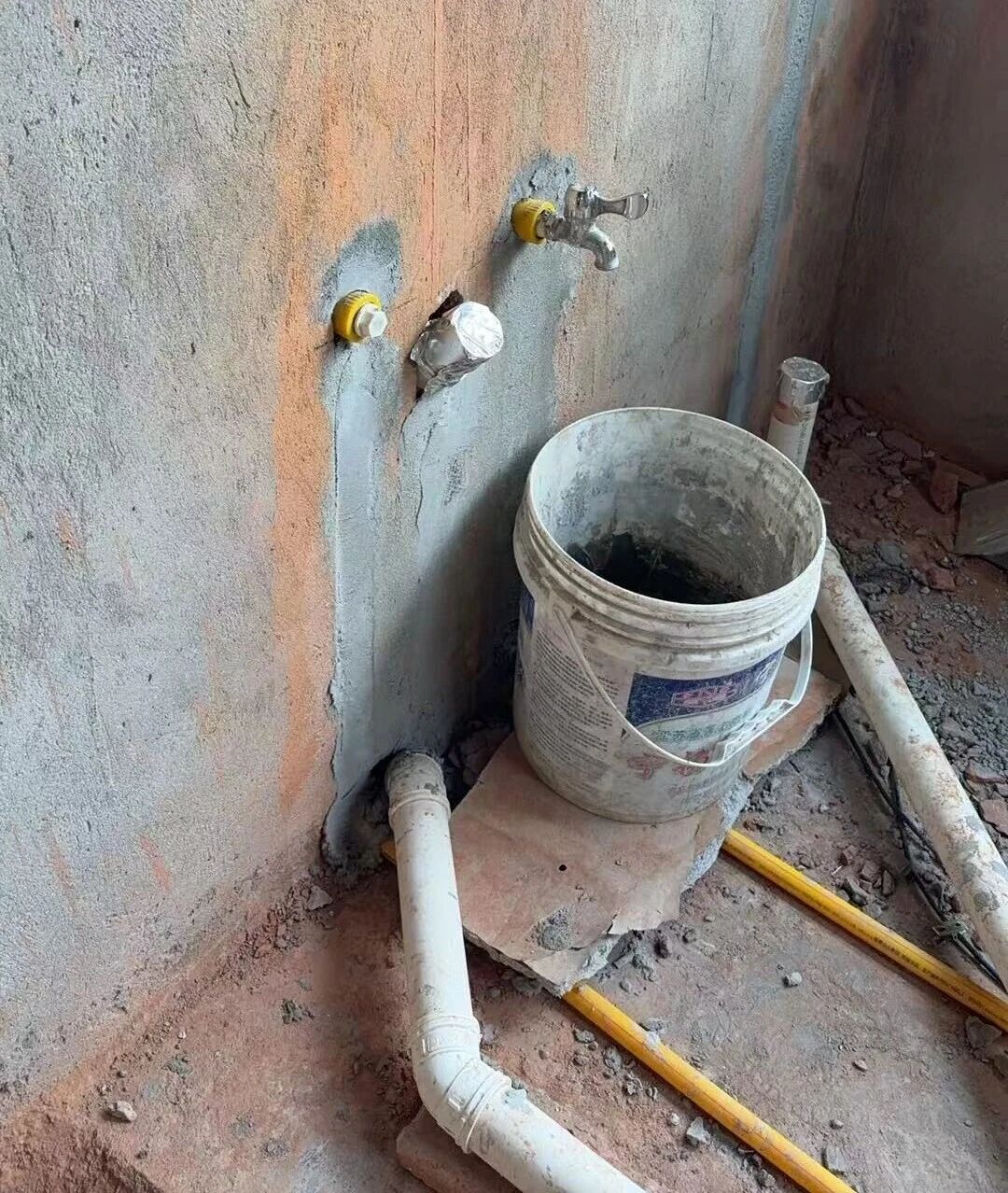 差別真的太大了！南京紅牛裝飾標準化水電工藝vs非正規(guī)／熟人施工隊的水電工藝！