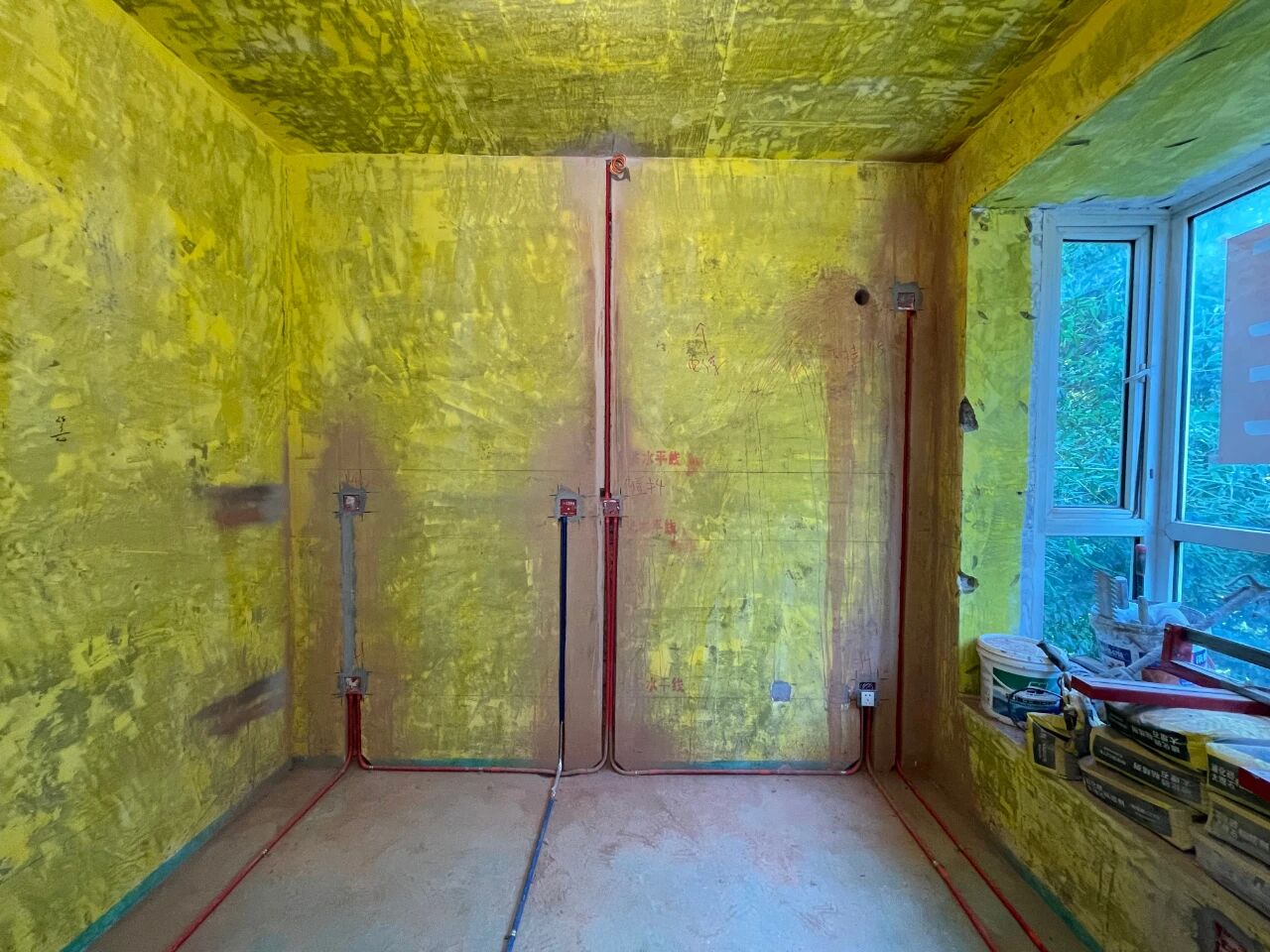 差別真的太大了！南京紅牛裝飾標準化水電工藝vs非正規(guī)／熟人施工隊的水電工藝！