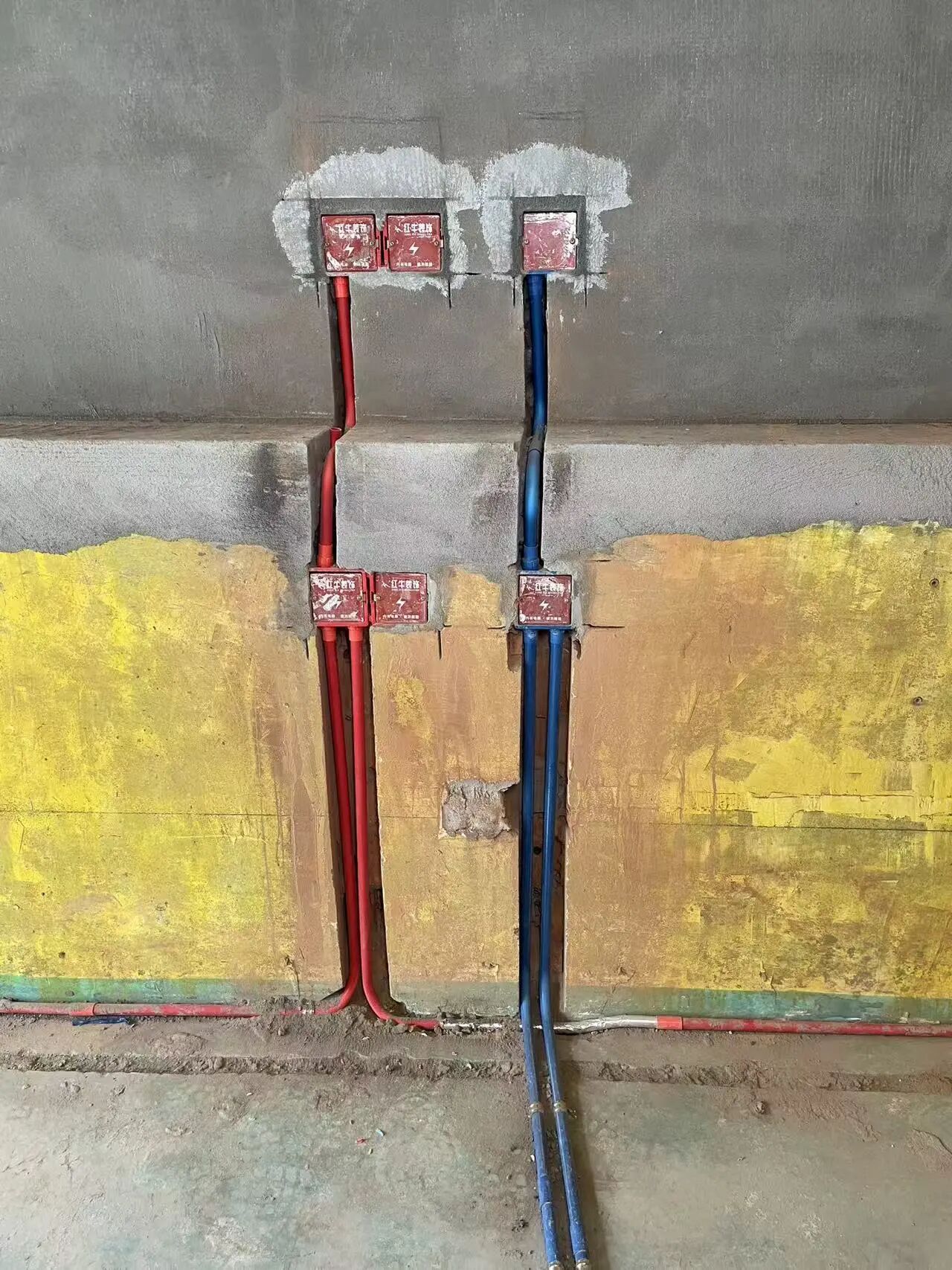 差別真的太大了！南京紅牛裝飾標準化水電工藝vs非正規(guī)／熟人施工隊的水電工藝！