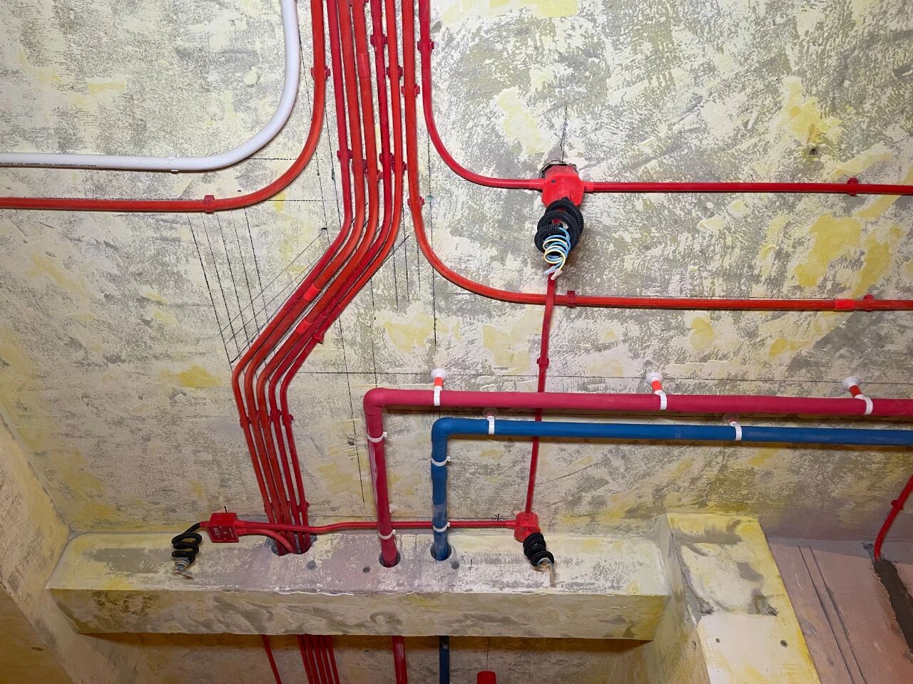 南京比較靠譜的裝修公司？南京紅牛裝飾裝修寶典：新房裝修好多久可以入住？關(guān)鍵在于……