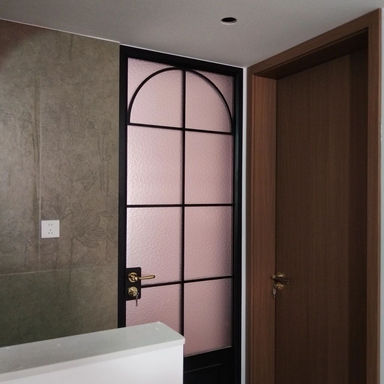 南京裝修公司紅牛裝飾工地突擊巡檢：一厘一毫堅(jiān)守品質(zhì)，一心一意守護(hù)新家！