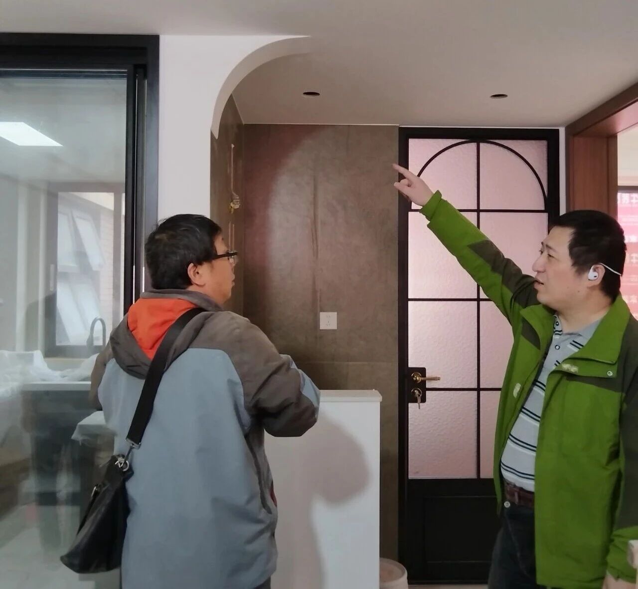 南京裝修公司紅牛裝飾工地突擊巡檢：一厘一毫堅(jiān)守品質(zhì)，一心一意守護(hù)新家！