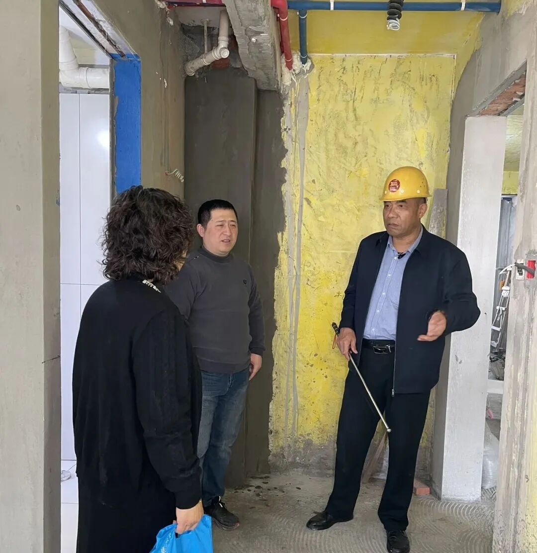 從毫米級工藝到安全弦：總經(jīng)理突擊工地巡查